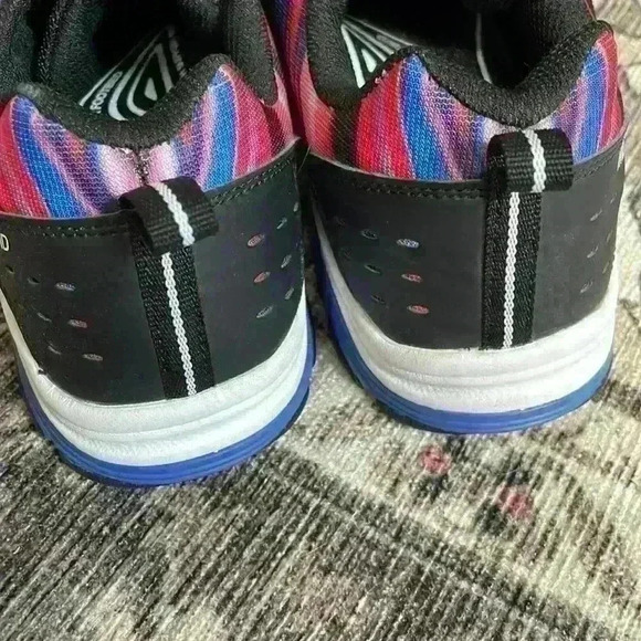 Excellent like-new condition. Size 11 - Picture 4 of 8